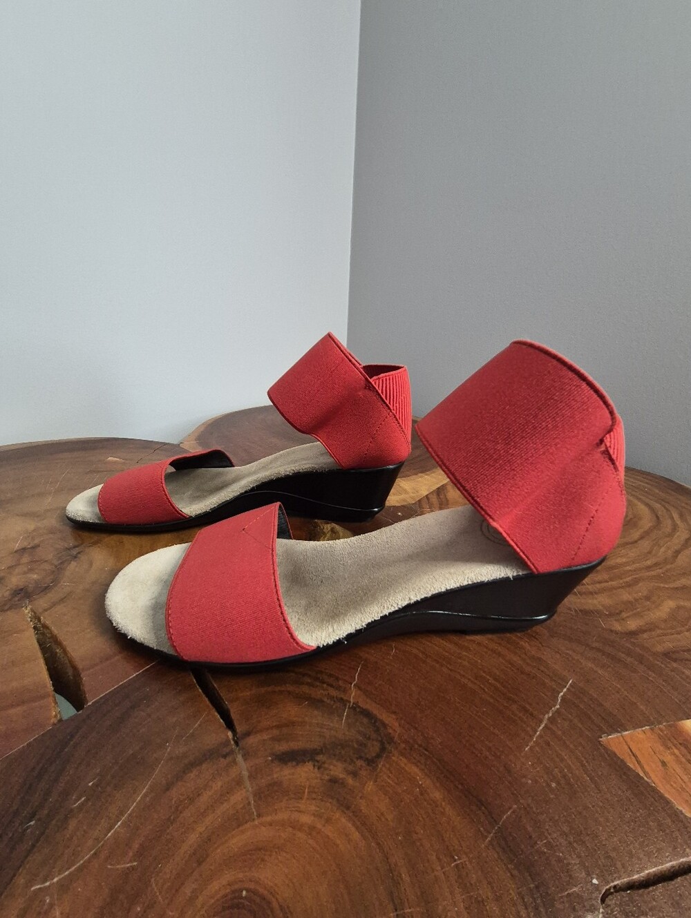 CHARLESTON SHOE CO. Justice Red Mini Wedge Sandals - 9 - Picture 3 of 11